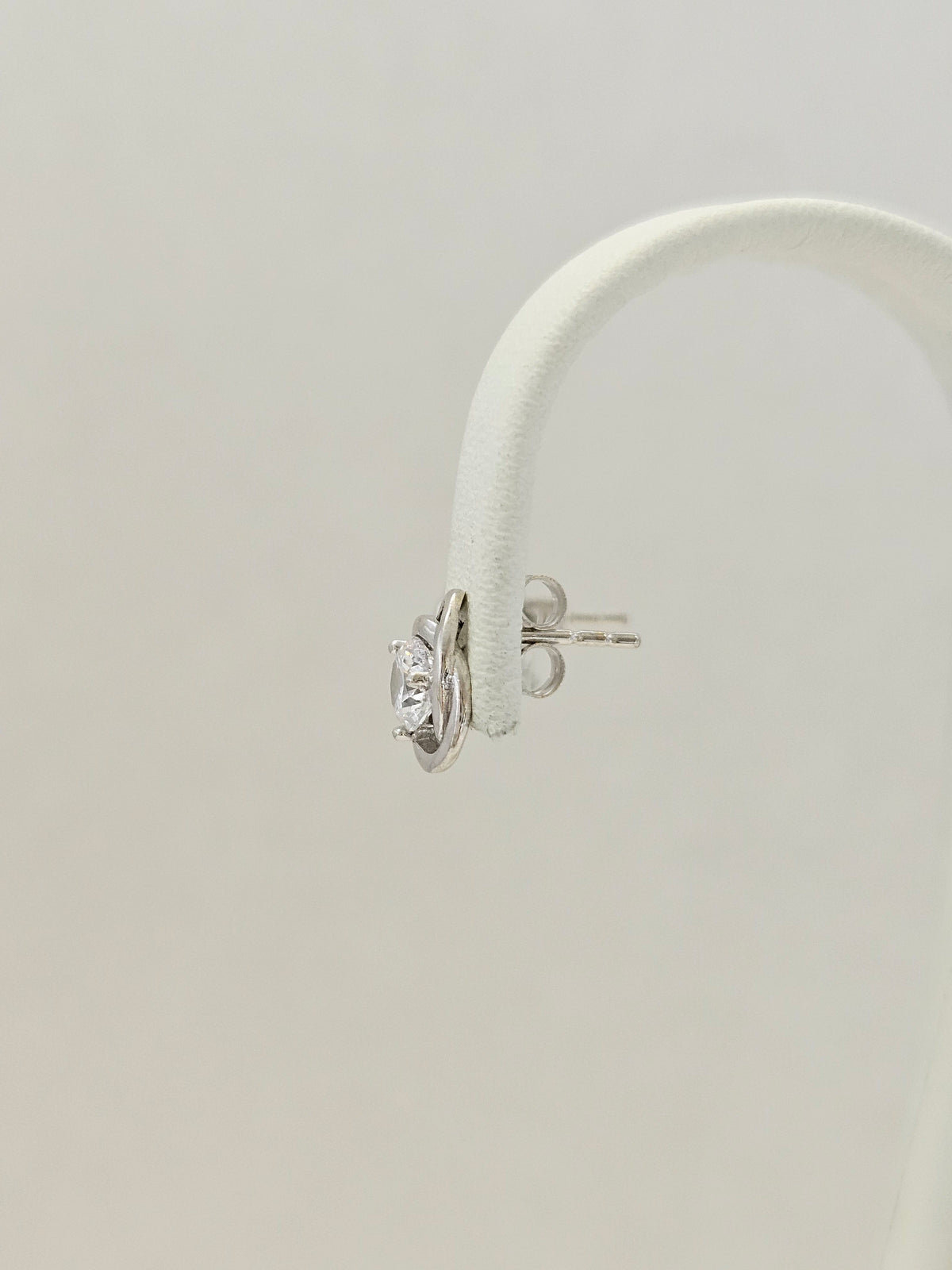 14K White Gold Zirconia Swirl Stud Earrings