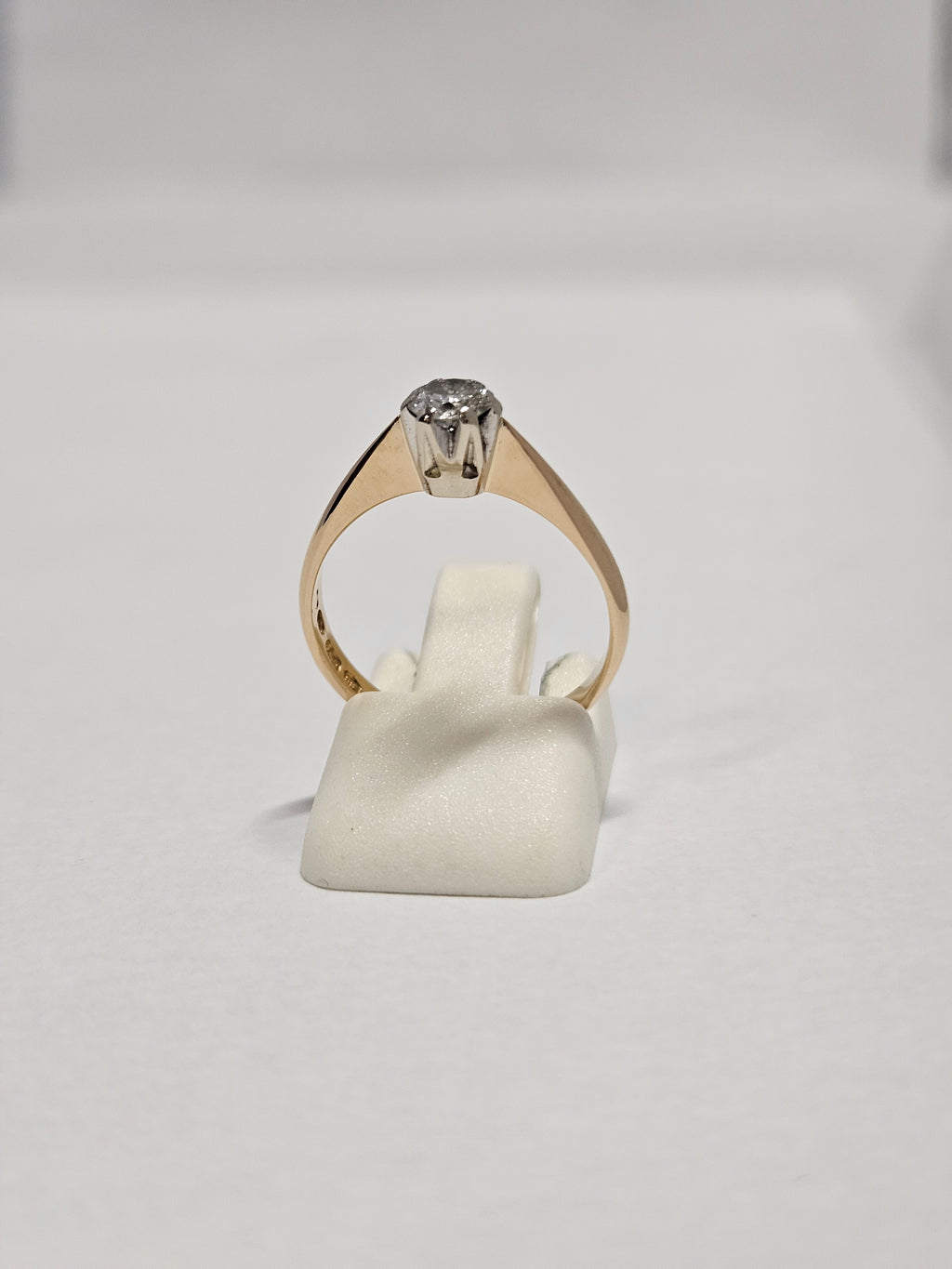 Vintage 18K Gold Diamond Solitaire Ring