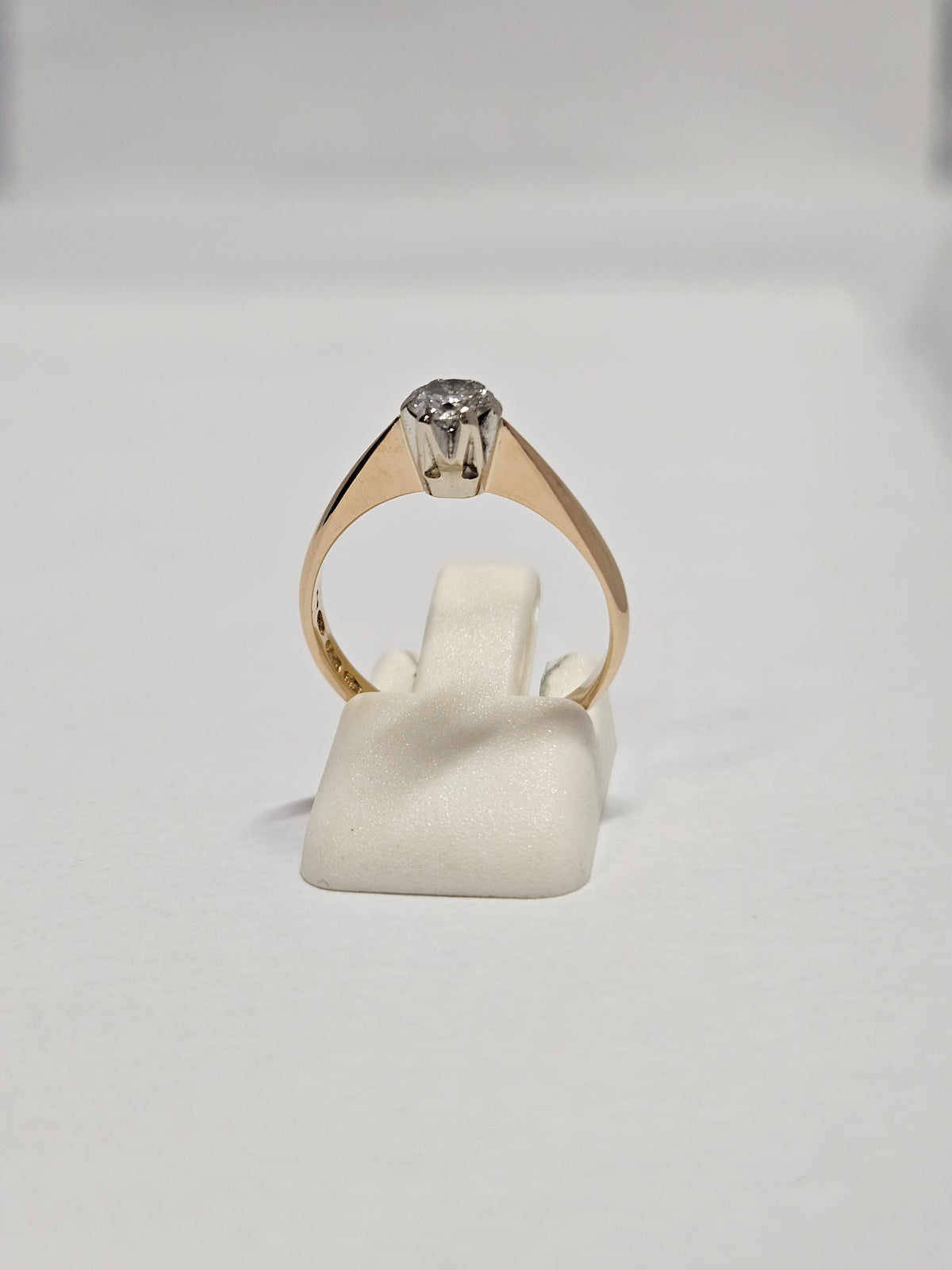 Vintage 18K Gold Diamond Solitaire Ring