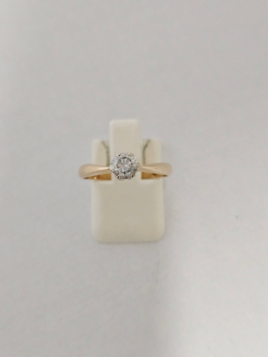 Vintage 18K Gold Diamond Solitaire Ring